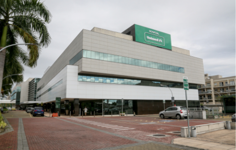 Fachada do Hospital Unimed-Rio na Barra da Tijuca.